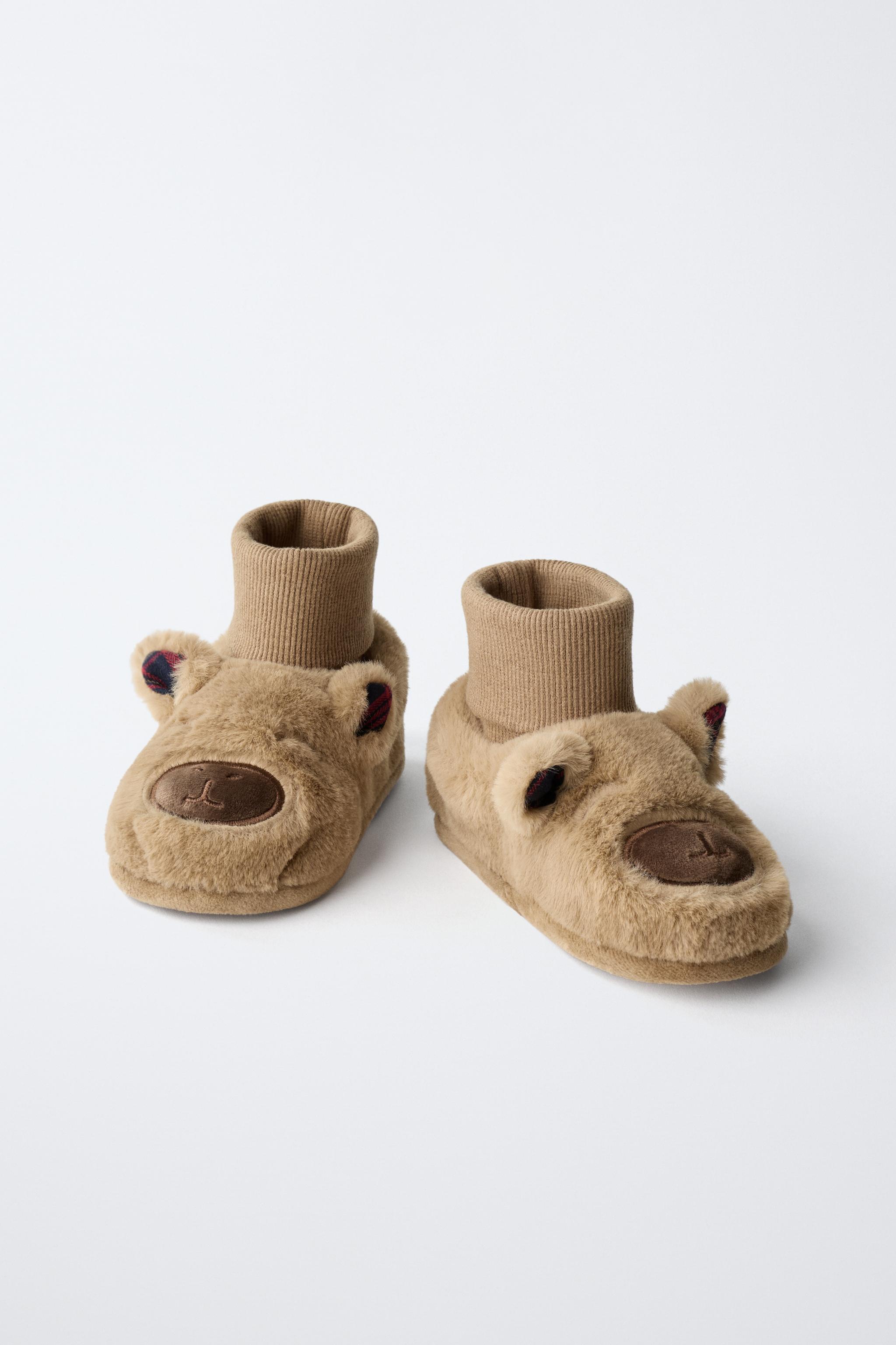 CAPYBARA SLIPPER SOCKS